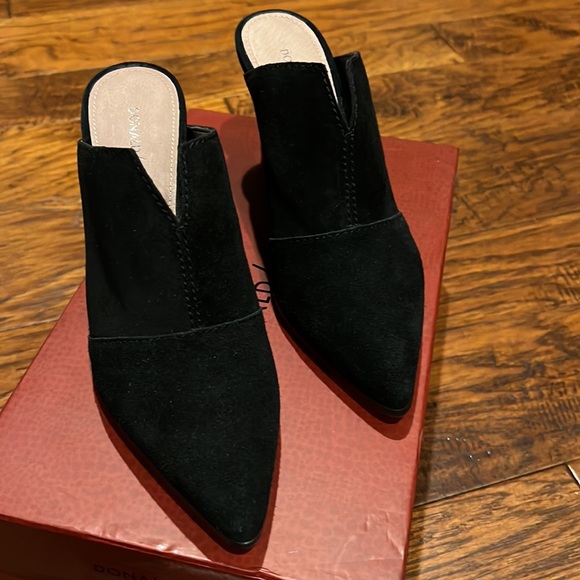 Donald J. Pliner Shoes - Donald J Pliner “Violet” pointed toe black suede mule.